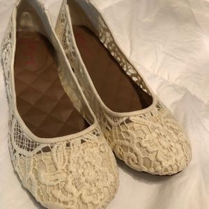 Women’s cream colored flats. Size 9M. Worn ONCE.